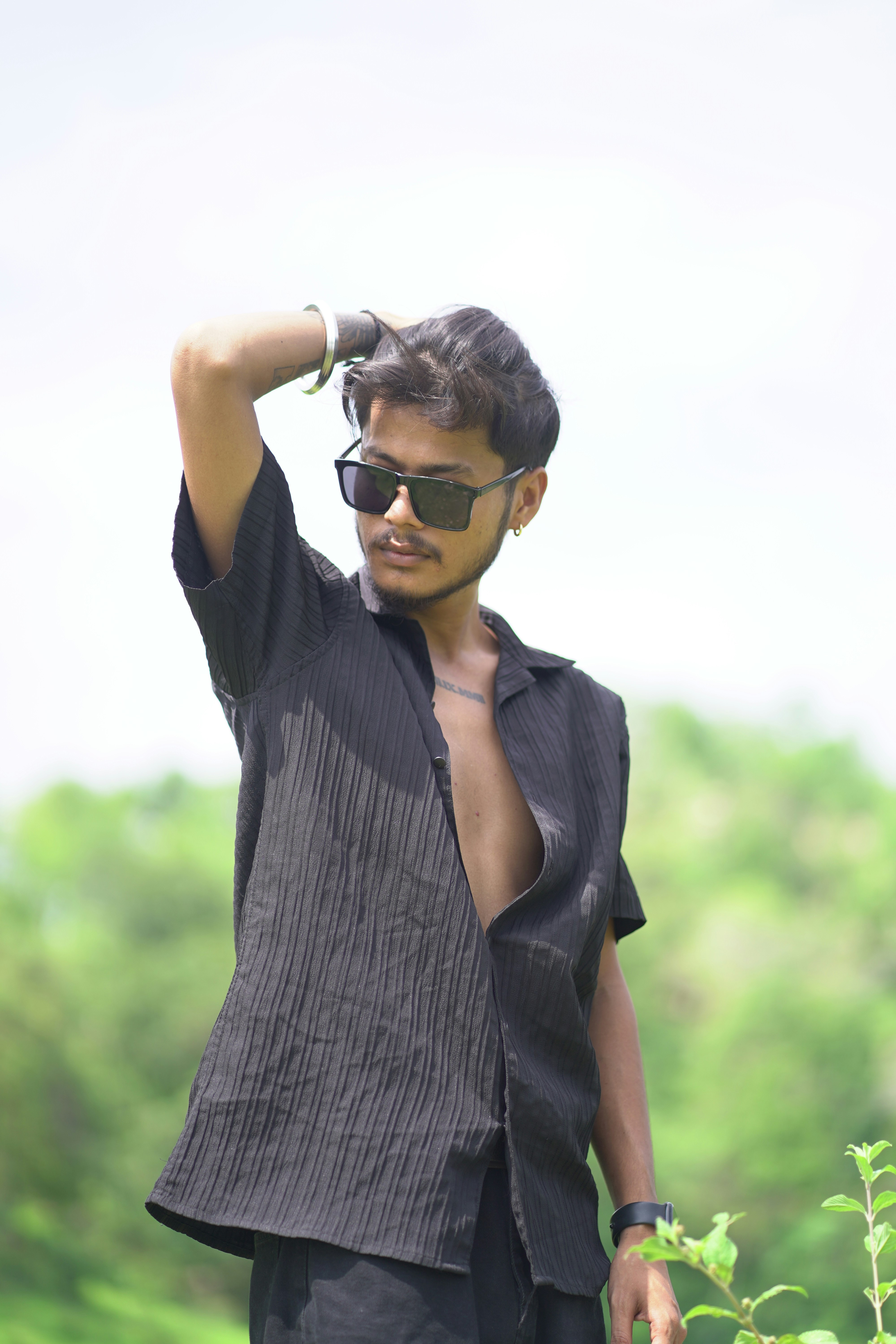 日常视频缩略图：城市街角午后